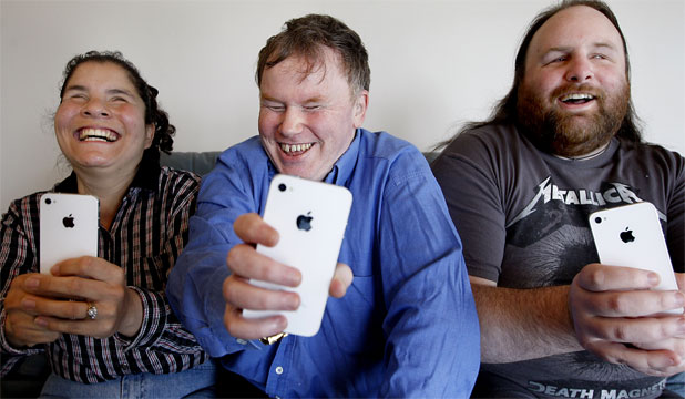 Three blind iphone owners