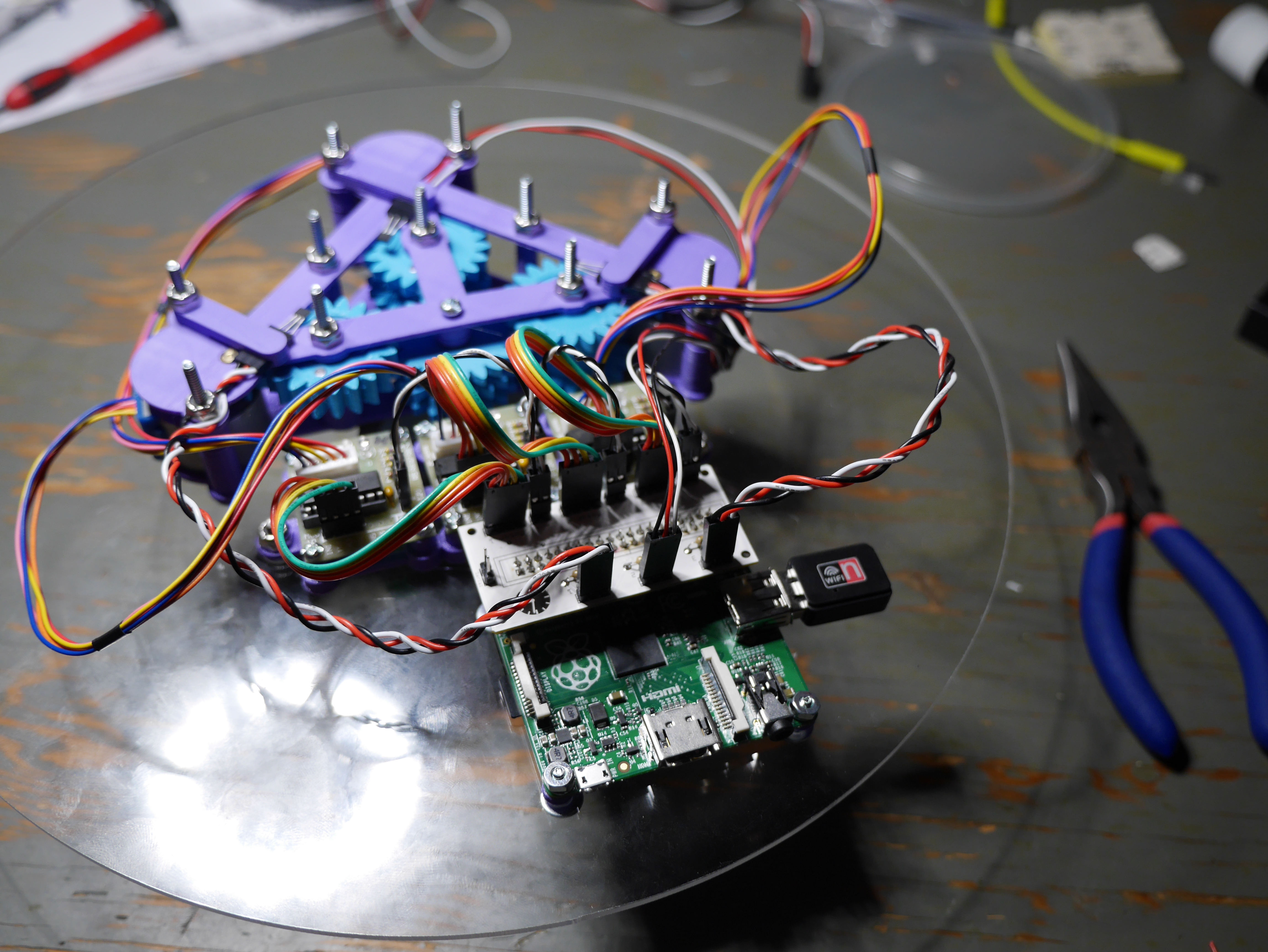 Call the components mounted on the acrylic disc.